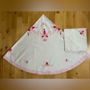 Vintage Set - Tablecloth and 6 Napkins - Appliqué and Hand Embroidered